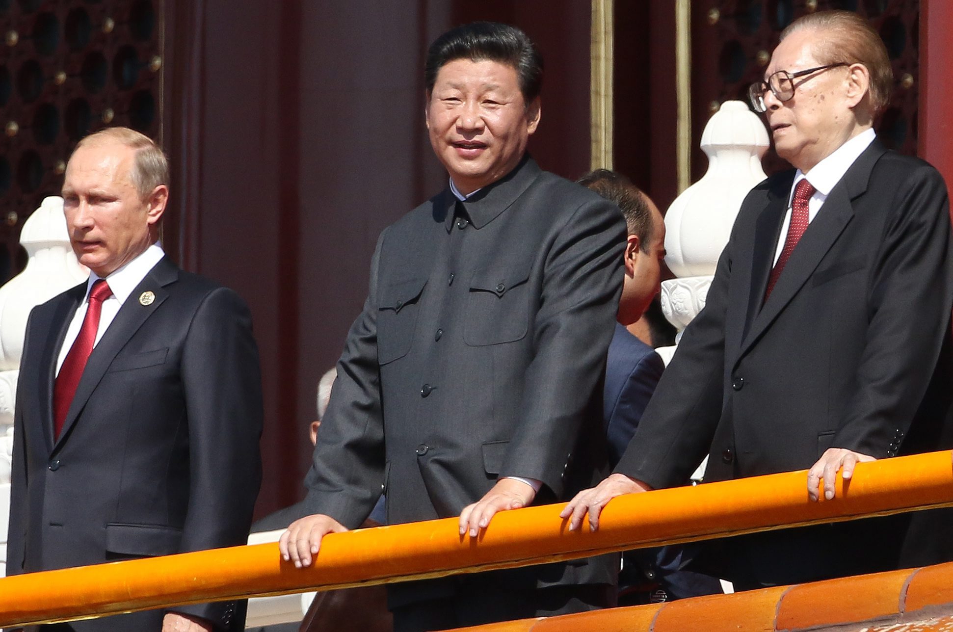 Владимир Путин застана редом до китайския президент Си Цзинпин