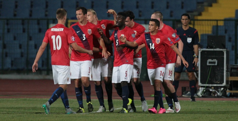 Отборът на Норвегия ликува след гола срещу България