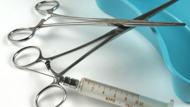 Лекар от Румъния забрави дръжката на спирачката на велосипед в раната на пациент