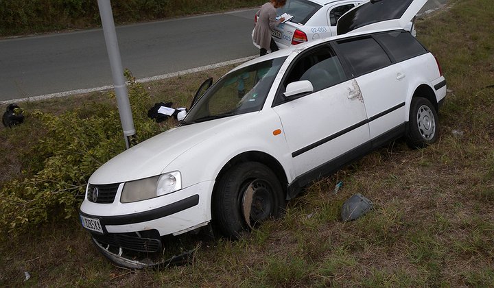 Кола с 15 бежанци катастрофира край Китен