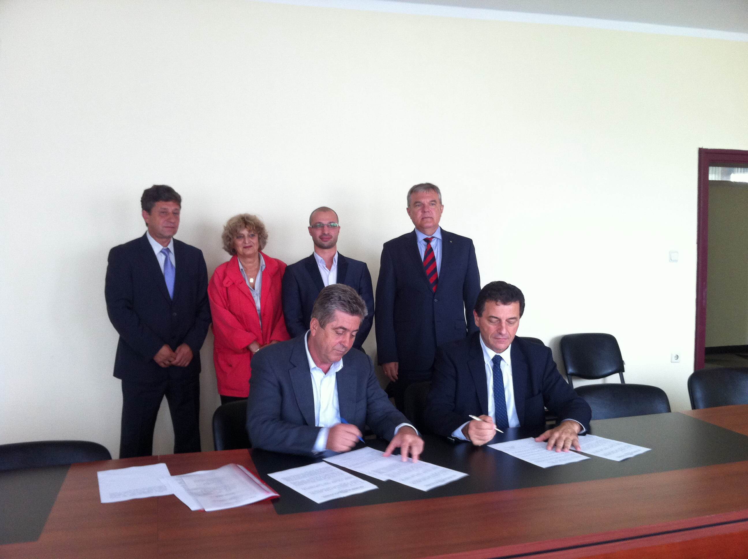 АБВ подписа коалиционно споразумение с ”Български социалдемократи”