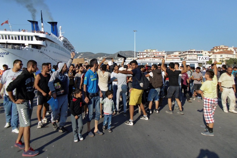 Хаос в Гърция: по 6 хиляди бежанци на ден