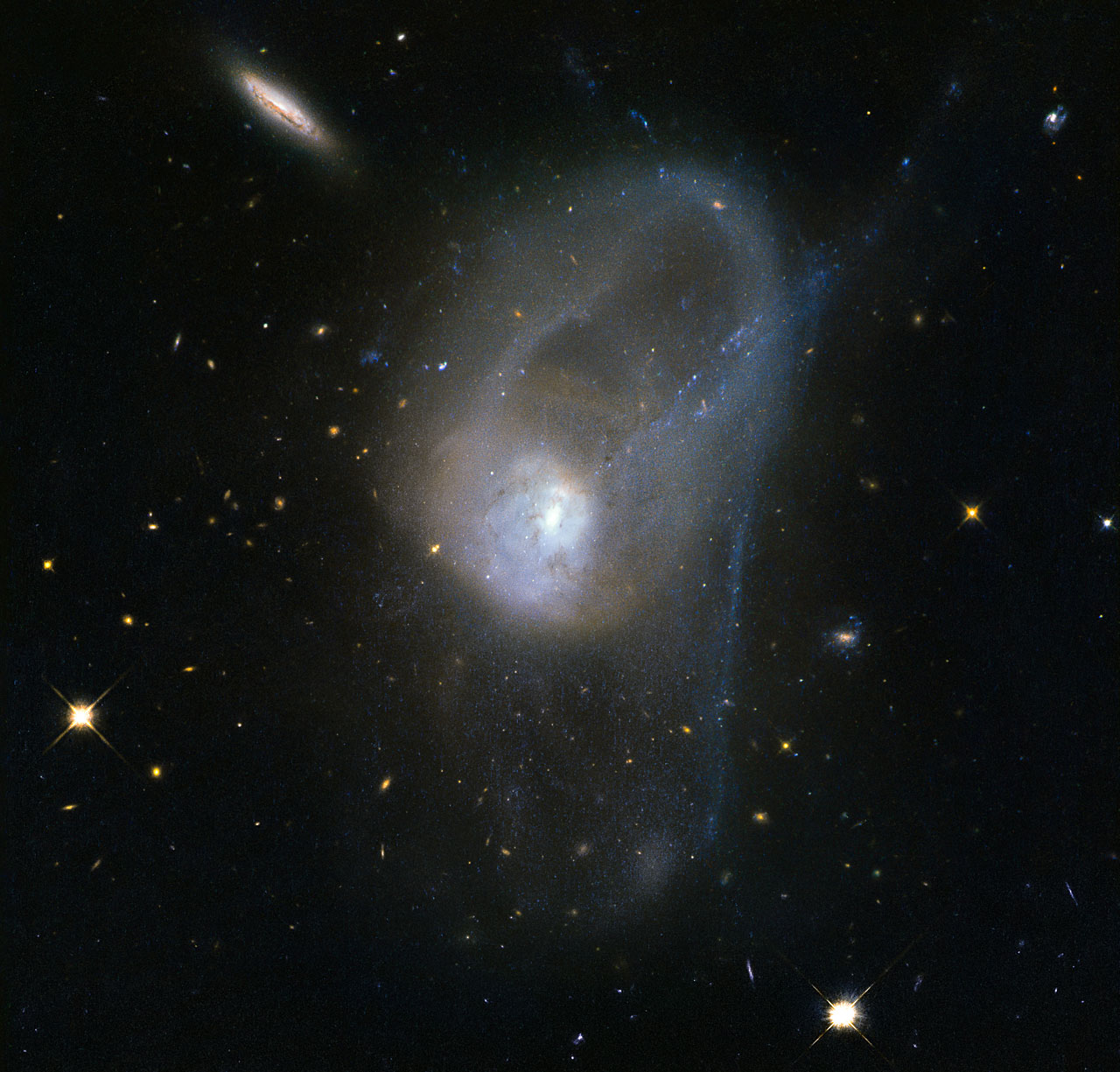 Галактиката NGC 3921