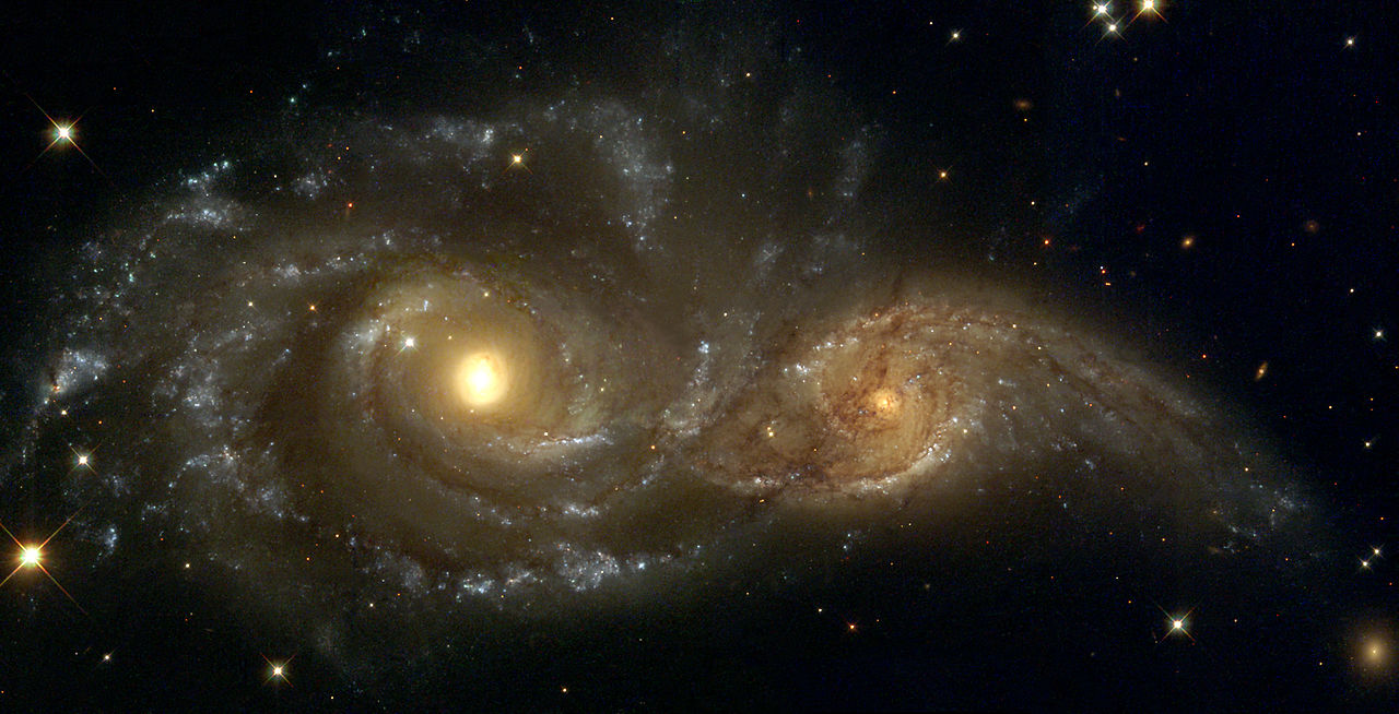 Галактиките NGC 2207 и IC 2163