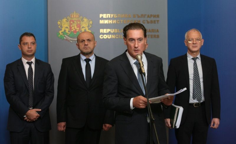 Томислав Дончев, Кирил Домусчиев и Васил Велев дадоха брифинг след среща при премиера
