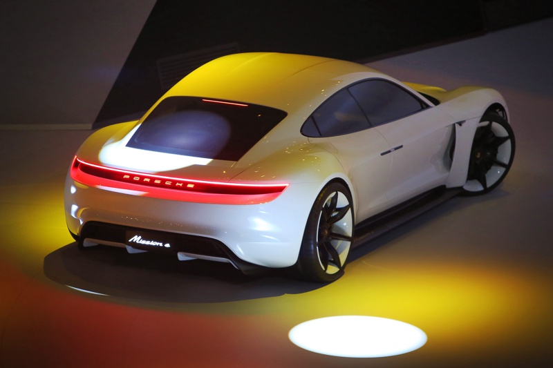 Радикален електромобил от Porsche (снимки)