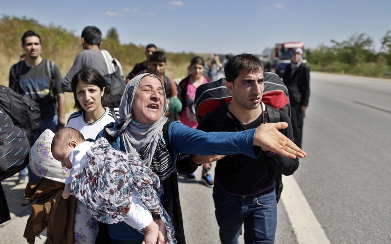 Стотици мигранти тръгнали пеша от Истанбул към Одрин, оттам към България или Гърция