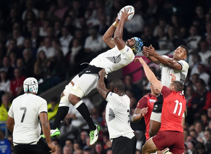 Англия започна с убедителна победа с 35 на 11 срещу Фиджи в откриващият мач на Световното