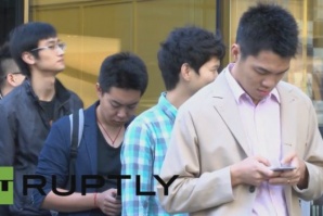 Китай: Фенове на Apple се редят на опашки с часове, за да вземат iPhone 6S