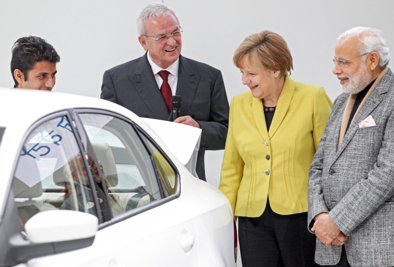 Мартин Винтеркорн (докато беше директор) и Ангела Меркел