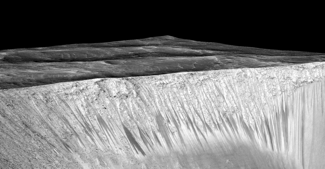 На Марс има следи от течна солена вода