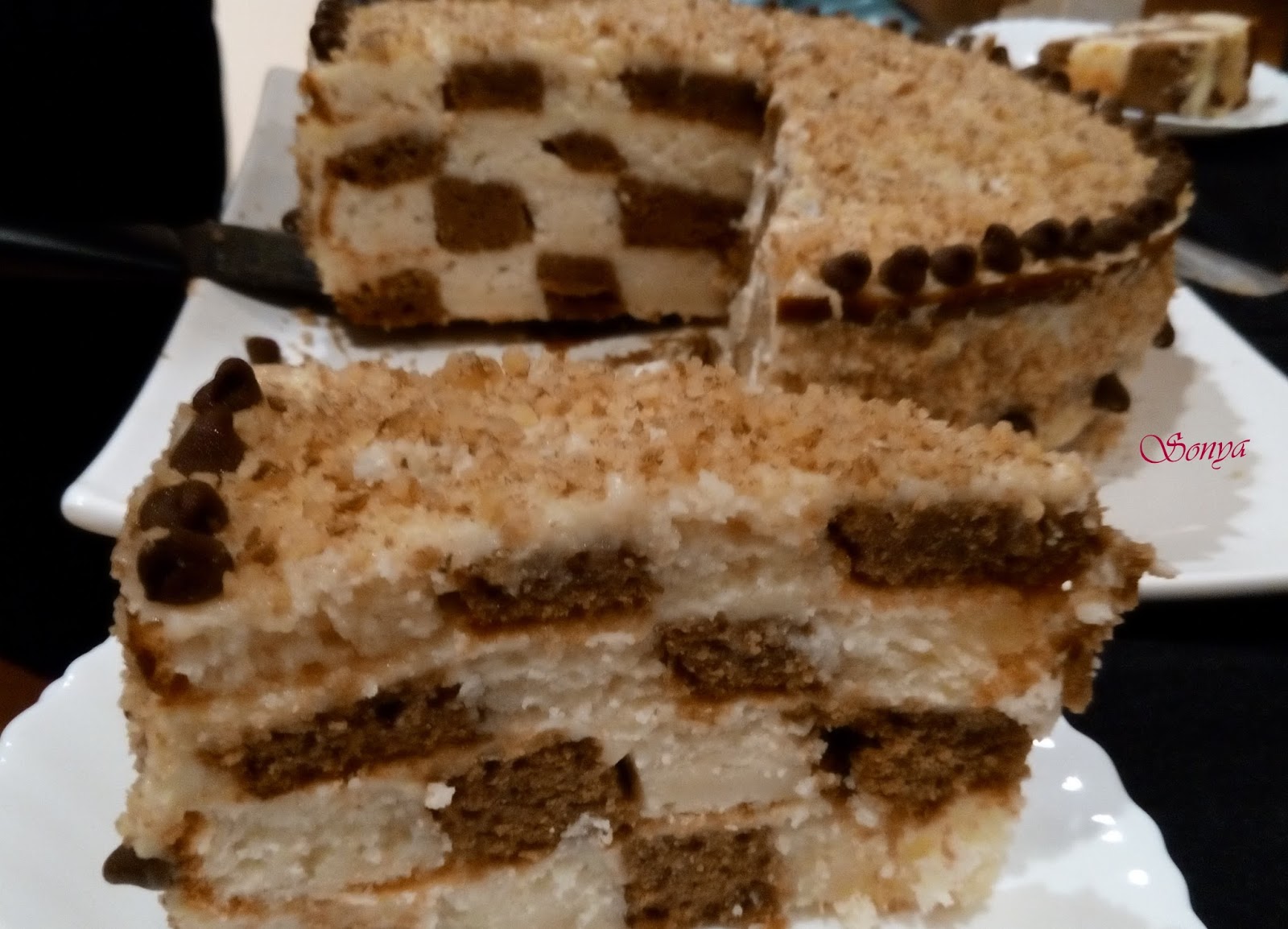 Шахматна торта с ванилов крем и орехи