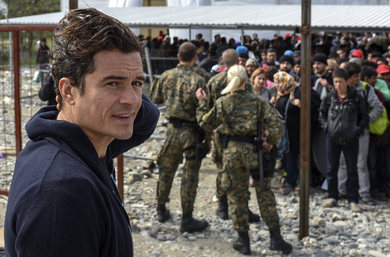 Филмовата звезда Орландо Блум, представител на УНИЦЕФ, отиде при мигрантите на македонско-сръбската граница при Гевгелия