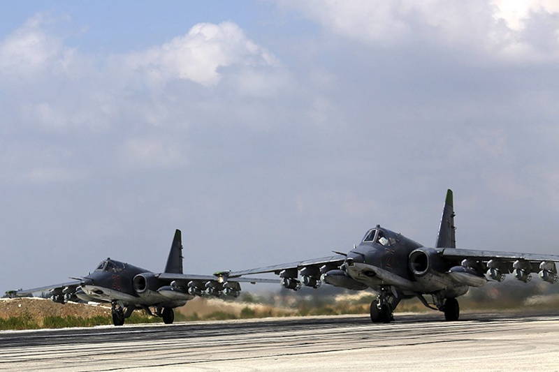 Русия прехвърля зенитни ракетни комплекси в база в Сирия