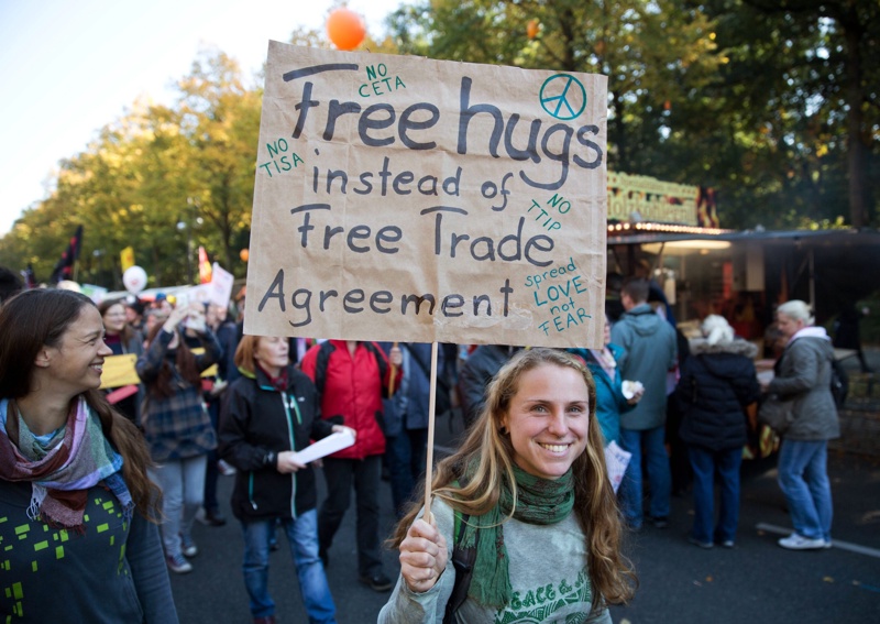 Берлинчани се събраха на протест срещу Трансатлантическата зона за свободна търговия