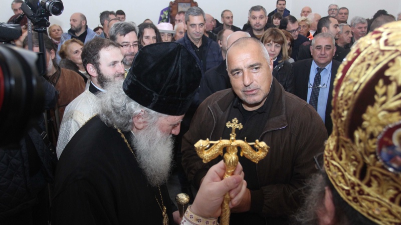 Бойко Борисов присъства на освещаване на православен храм във Владая