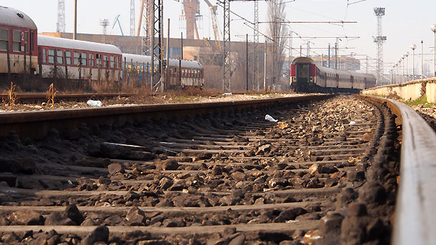 Влак блъсна мъж в София в събота Човекът е загинал
