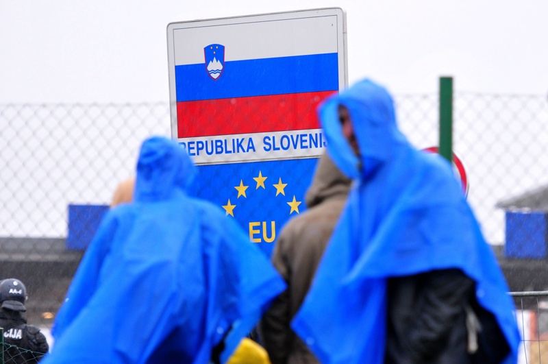 Словения спира хиляди мигранти