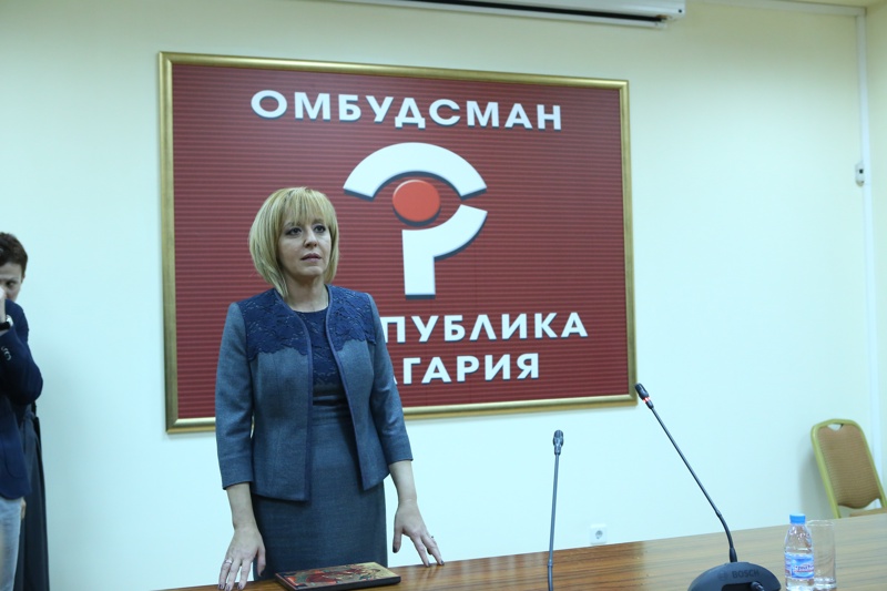 Манолова даде ”антиракиения” закон на Конституционния съд