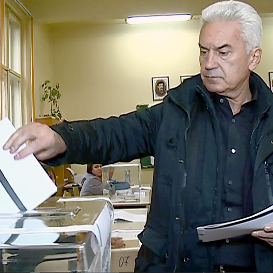Сидеров скъса бюлетината за референдума, ЦИК пое случая