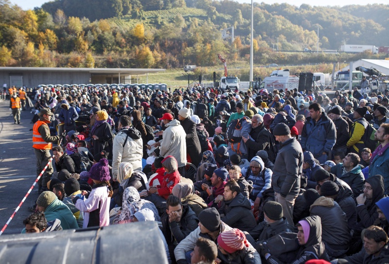 Бежанци чакат на границата на път за Австрия