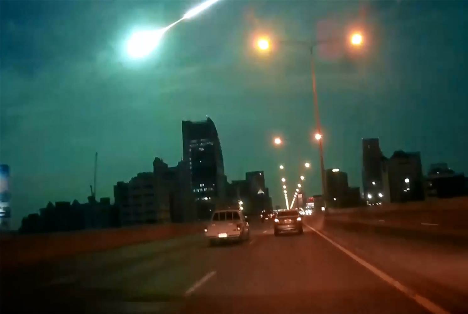 Преди време над Тайланд също бе видеян метеор със синьо-зелен цвят