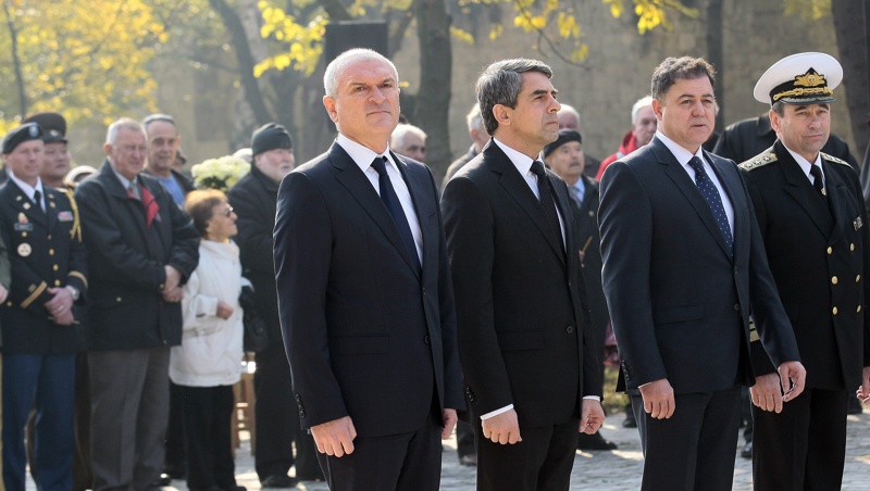 Президентът Плевнелиев, военният министър Ненчев и зам.-председателят на Народното събрание Главчев присъстваха на панихидата