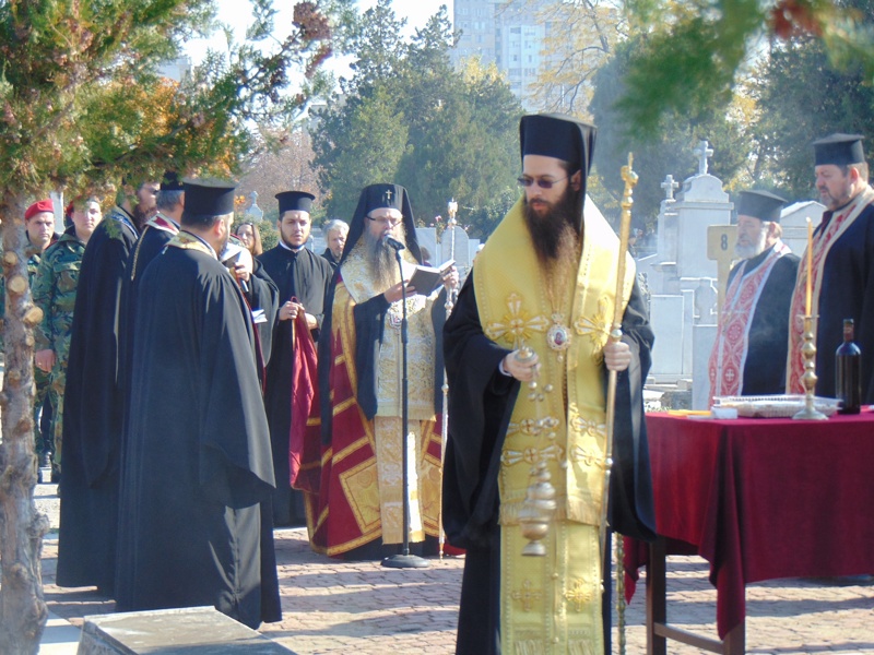 На паметника на загиналите за свободата на Отечеството воини на Централни гробища в Пловдив митрополит Николай отслужи молитва