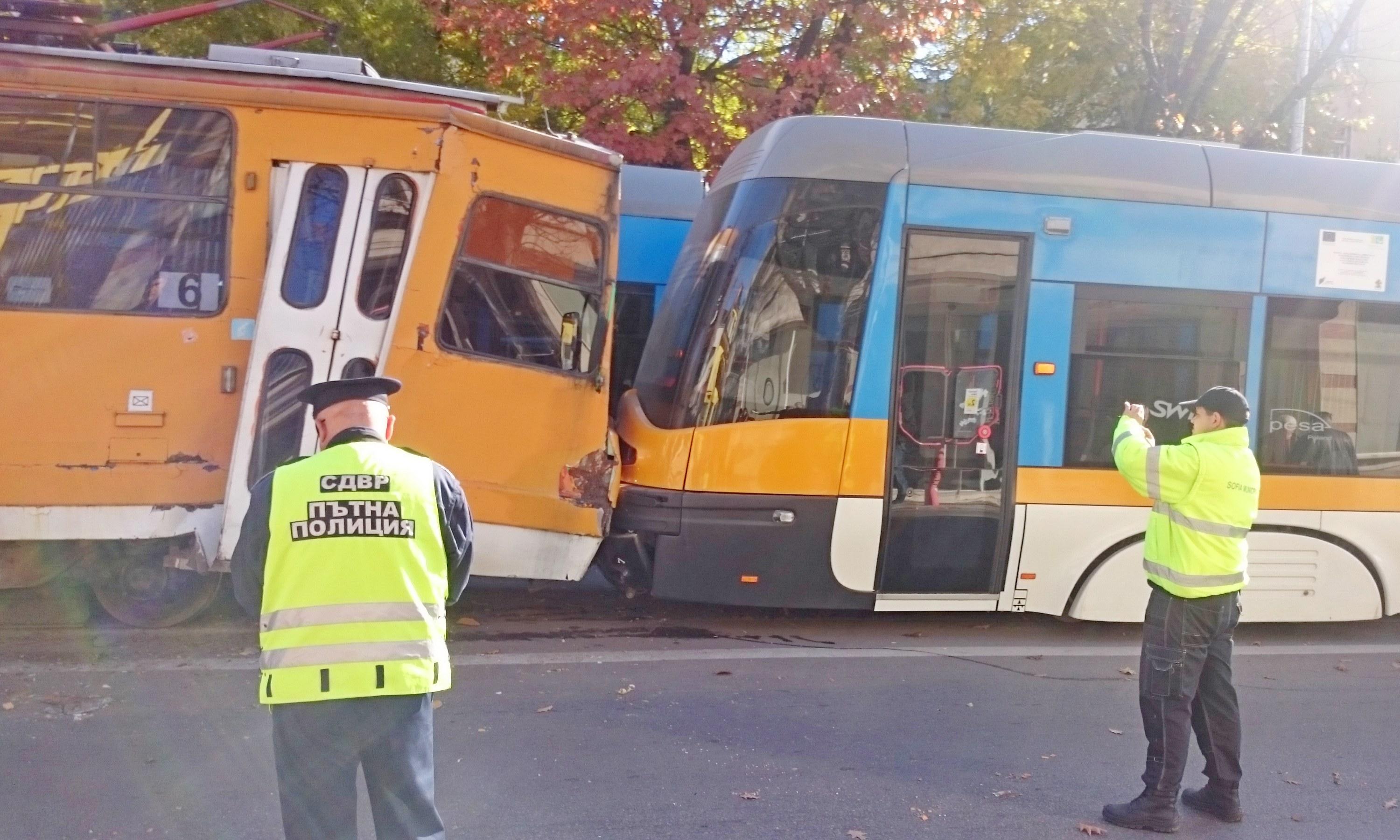 14 пострадали при трамвайна катастрофа в София (снимки)