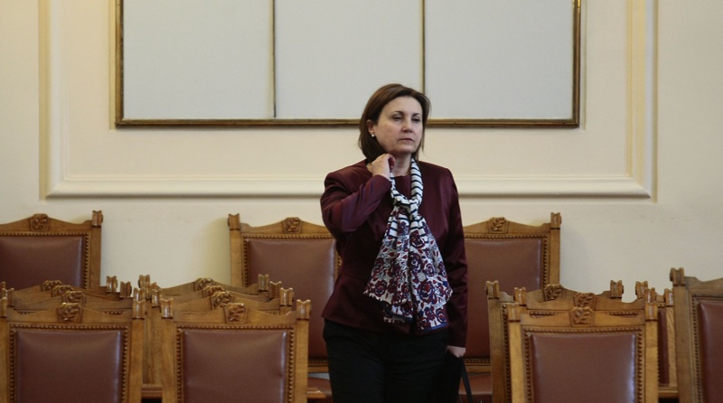 БСП иска оставка на Бъчварова до седмица, Цветанов я защити