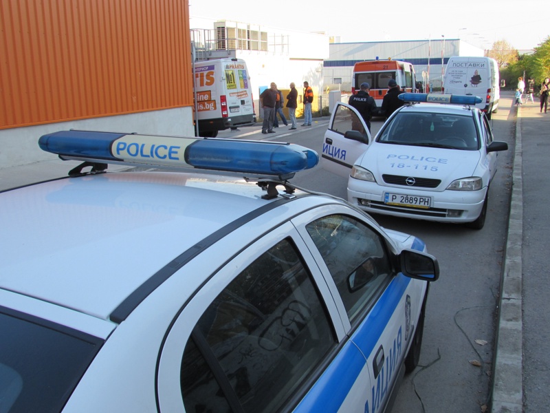 Открита е граната, закачена на врата на къща в Костинброд