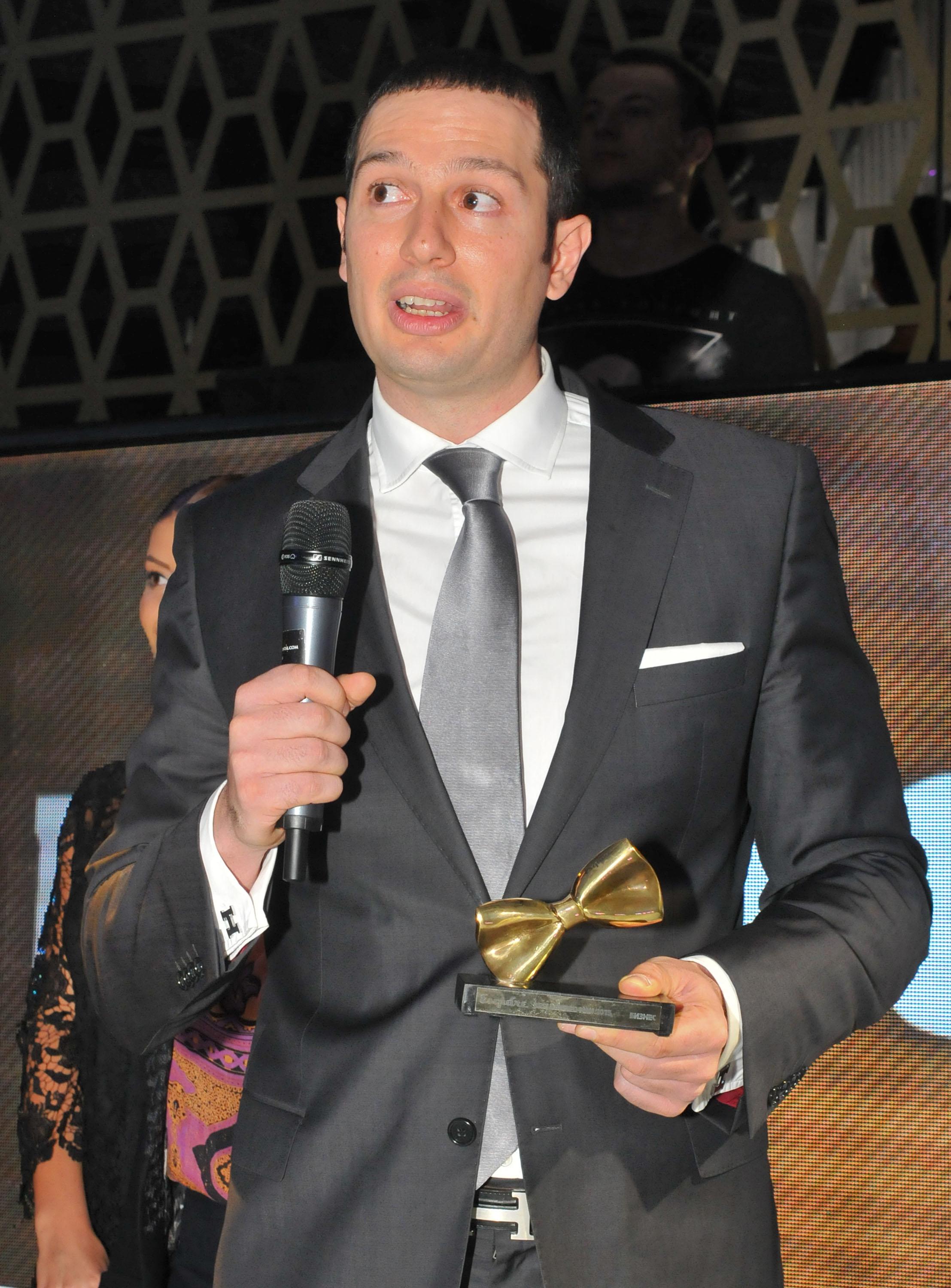 Илиян Скарлатов с наградата в категория ”Бизнес”