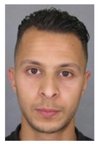 Френската полиция публикува снимка на беглеца, заподозрян за атентатите в Париж в петък и идентифициран като Салах Абдеслам