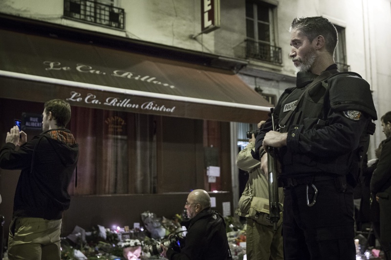 Драконовски мерки за сигурност въведе Париж след атентатите в петък