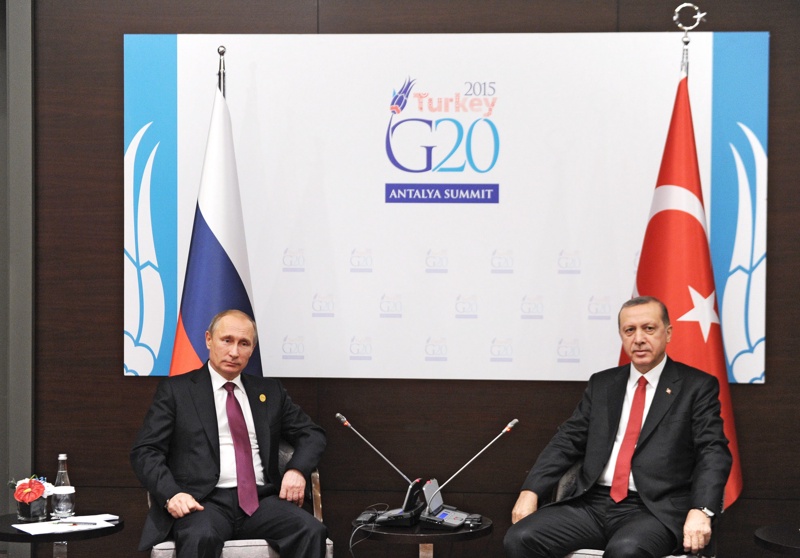 Владимир Путин и Реджеп Ердоган обсъдиха  енергийните отношения между Русия и Турция по време на срещата Г-20