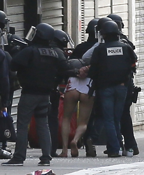 Полицейски щурм край Париж, убити и заловени терористи