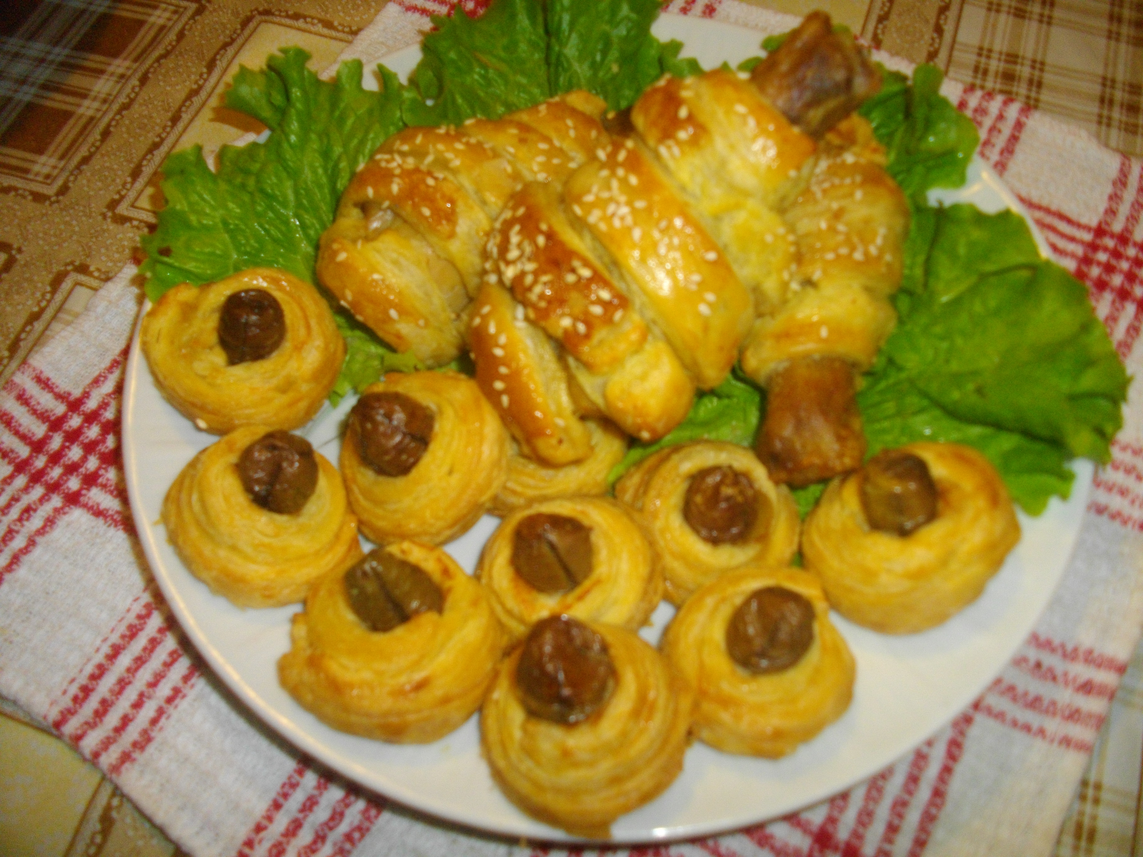 Облечени пилешки бутчета и маслини в тесто