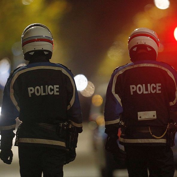 Франция разполага допълнителни полицейски и военни сили