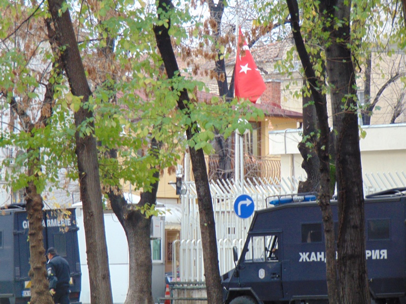 Засилена охрана край турското консулство в Пловдив