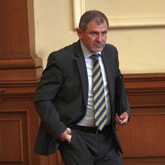 Депутатът Методи Андреев в парламента