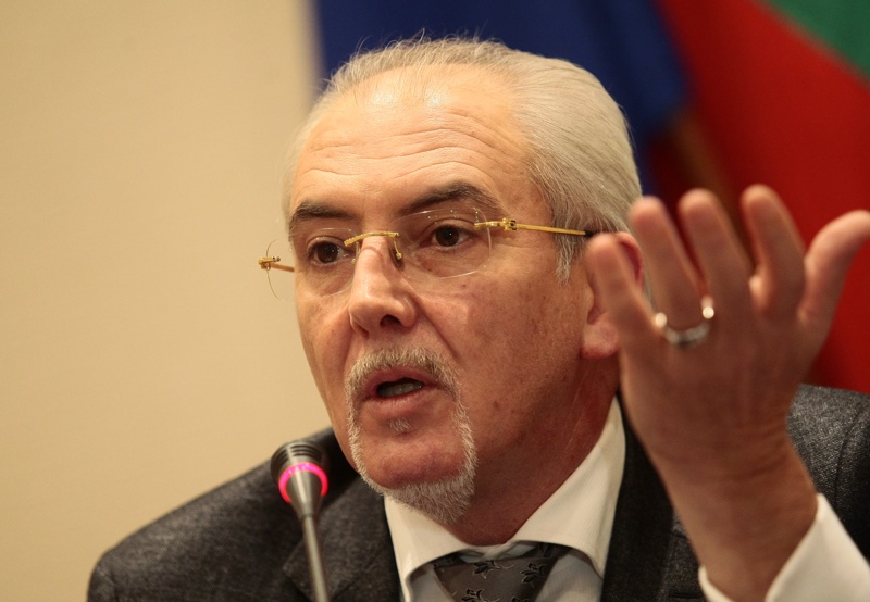 Някой има интерес премиерът да бъде пакетиран с главния прокурор, каза Лютви Местан