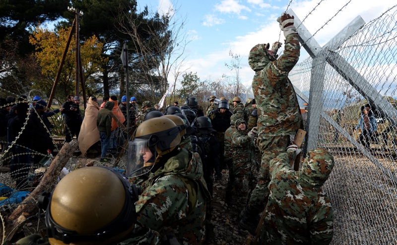 Македония издигна 3- километрова гранична ограда срешу мигрантите
