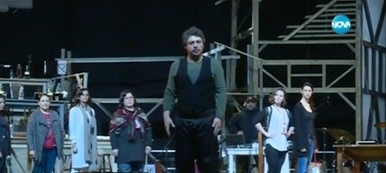 Камен Донев представи пред 12 000 нов спектакъл