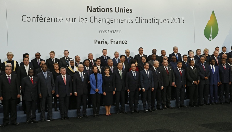 Обща снимка на лидерите на Парижката конференция по климата