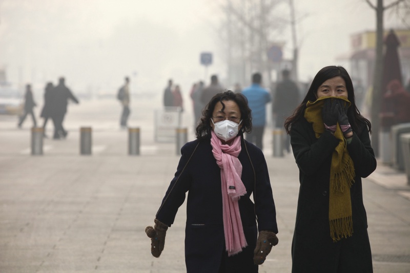 Въздухът в Пекин опасно мръсен, учениците не учат на открито