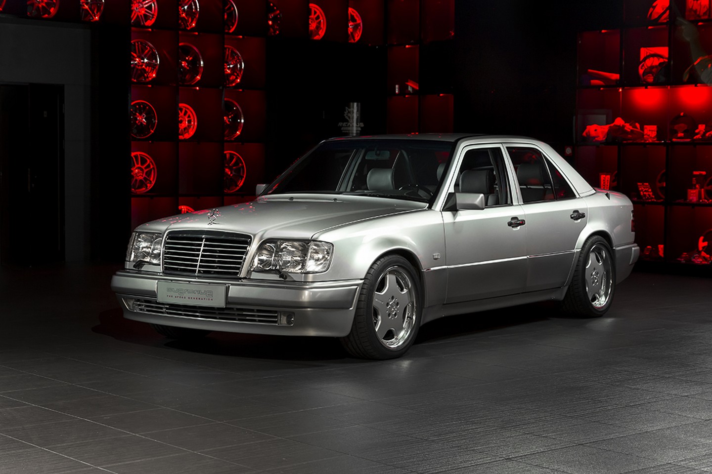 Българска реставрация за лимитиран Mercedes-Benz от 90-те