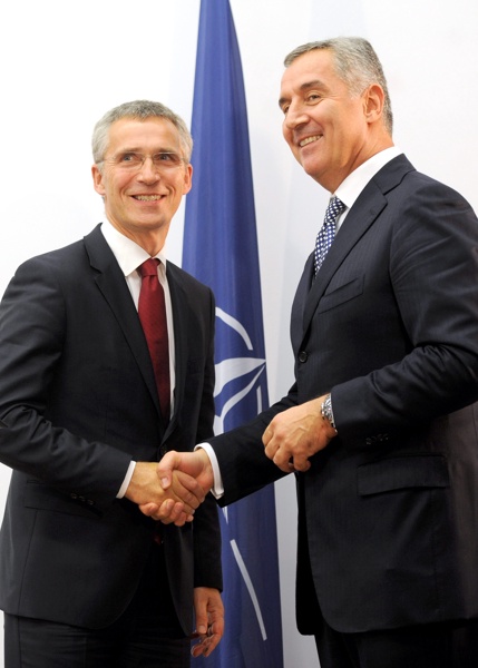 Премиерът на Черна гора Мило Джуканович и Йенс Столтенберг