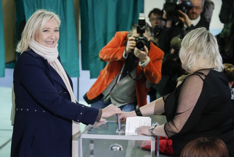 НФ на Льо Пен изпреварва и десни, и леви на местните избори