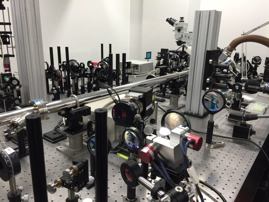 Как работи холограмата, реагираща на докосване