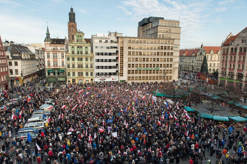 Протести в Полша в защита на демокрацията